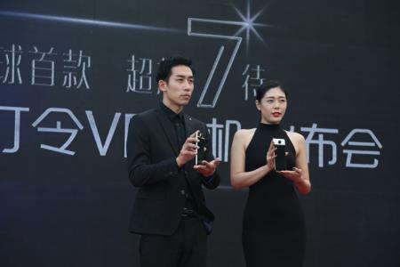 国内首款VR手机有望在年内发布或促VR消费级产品爆发
