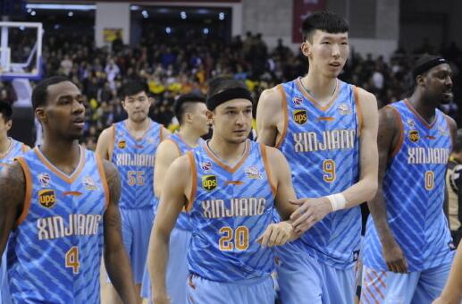 曝G4后1疆蜜遭数人围殴拳头横飞保安拉都拉不住
