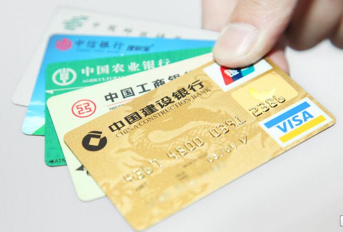 信用卡推销霸屏朋友圈逾3成信用卡已沦为