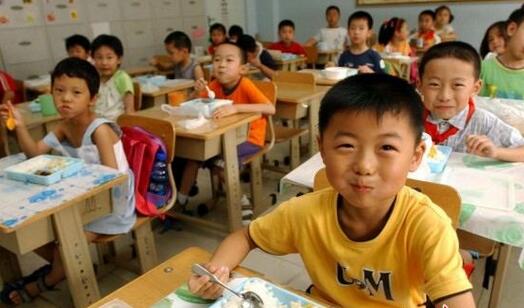 学生营养餐企业现场比拼15元餐