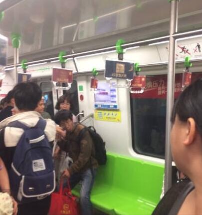 没让座连骂3站路,不是亲眼所见真不敢相信