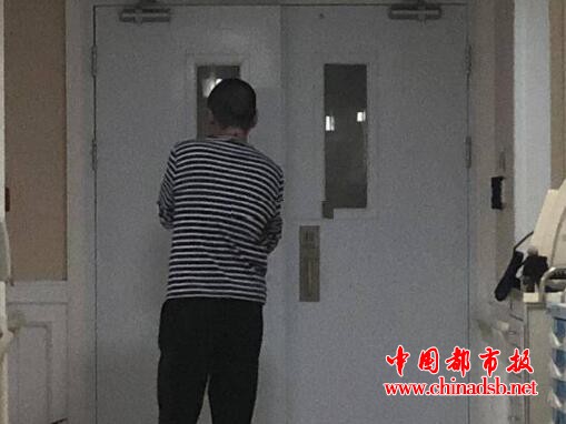 陈建斌次子正面照
