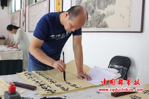 河南省教育界著名青年书法家王玮